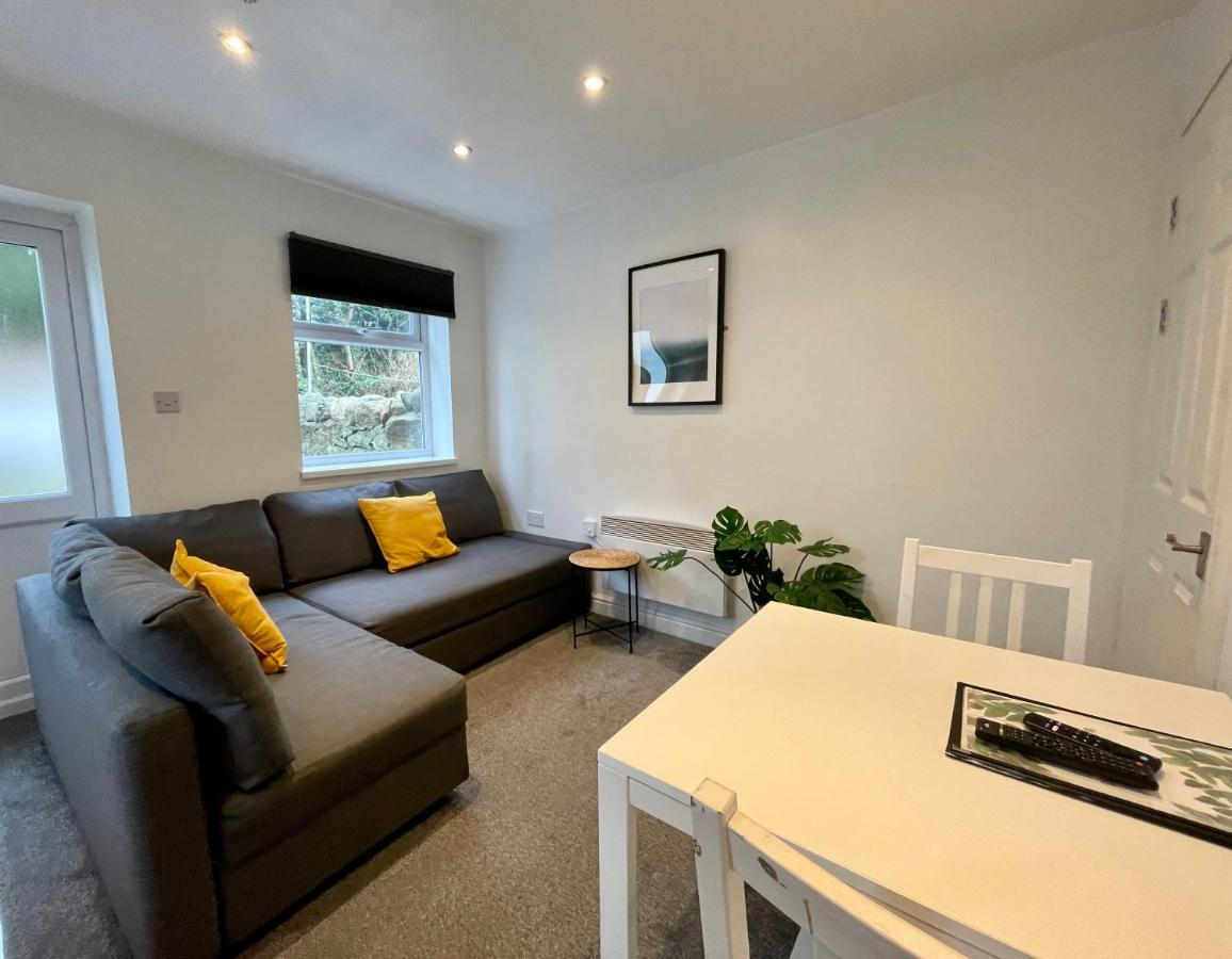 6 Person Apartment In City Centre カーディフ エクステリア 写真