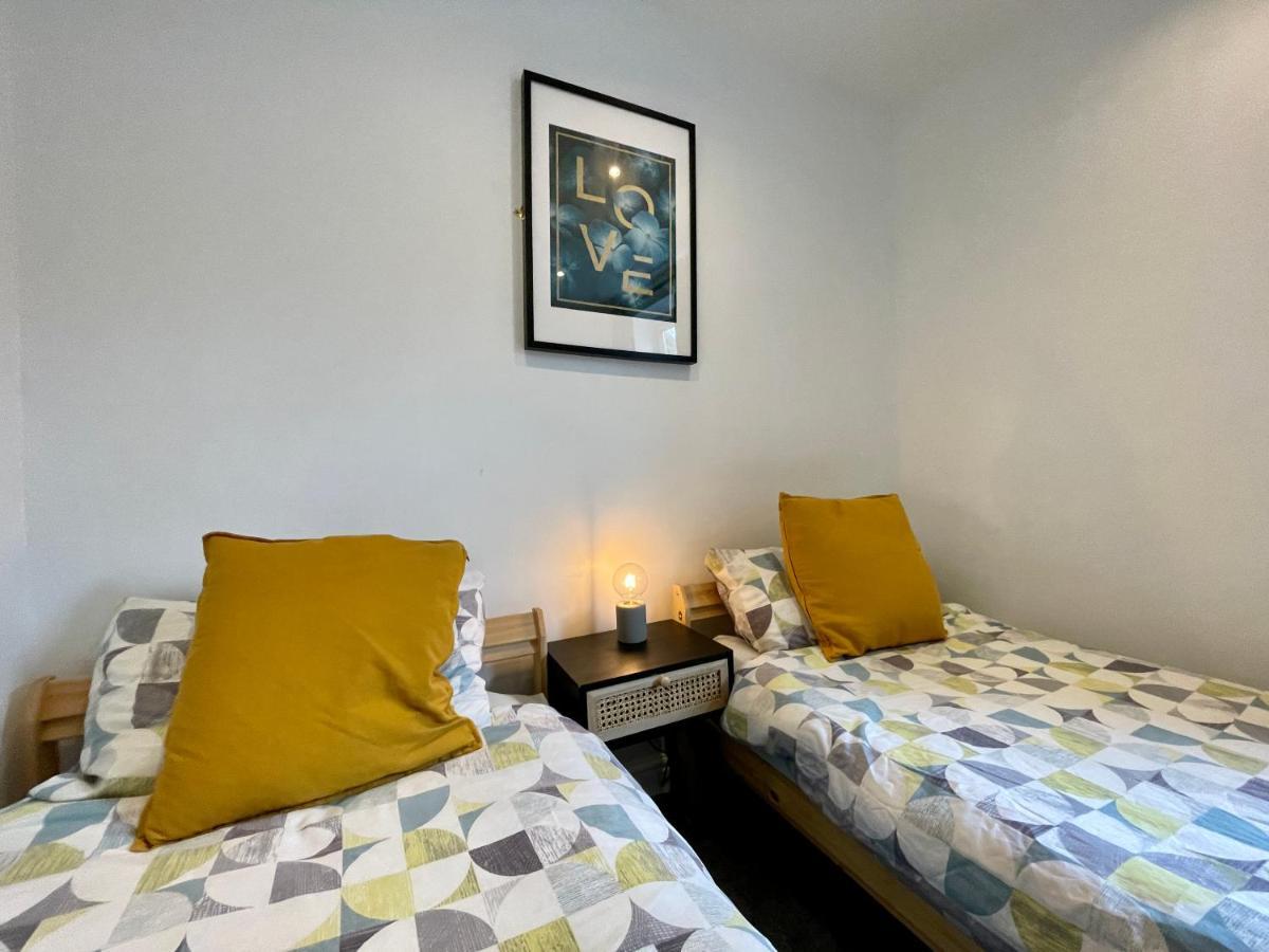 6 Person Apartment In City Centre カーディフ エクステリア 写真