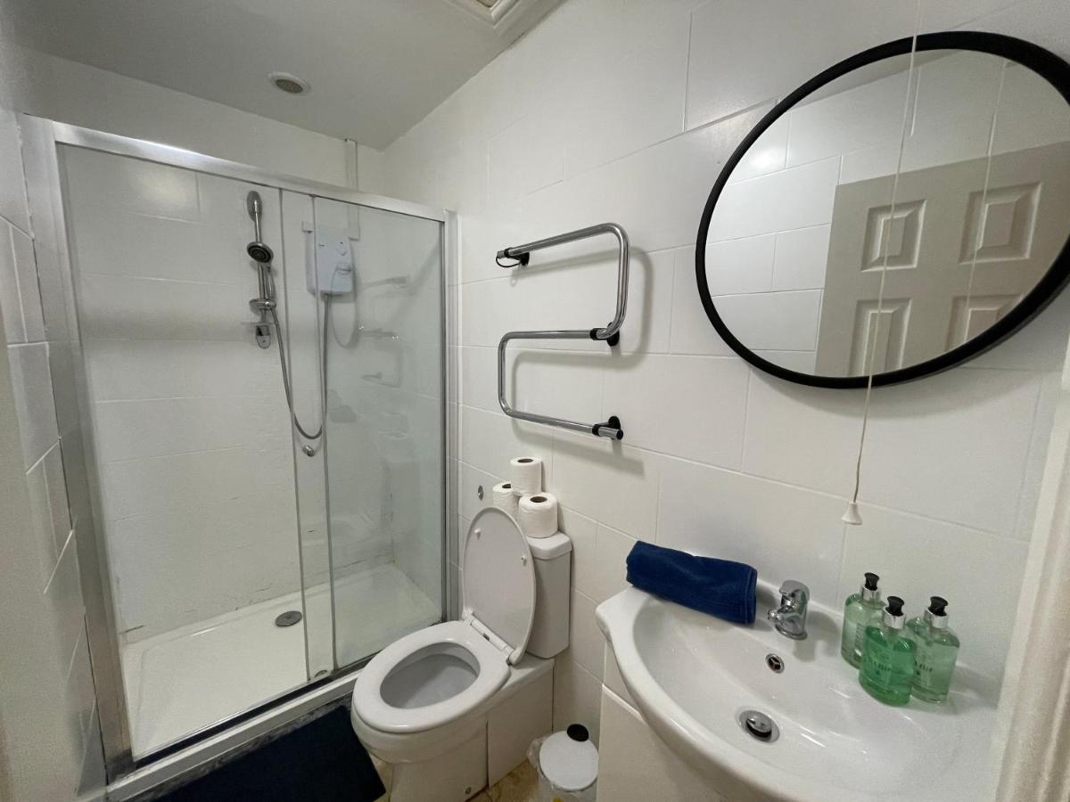 6 Person Apartment In City Centre カーディフ エクステリア 写真