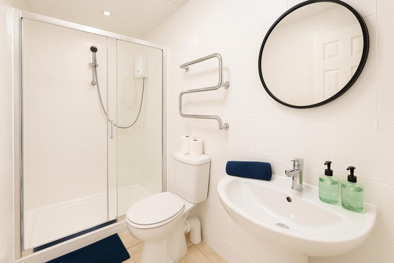 6 Person Apartment In City Centre カーディフ エクステリア 写真