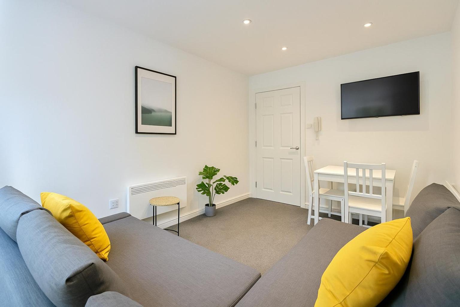 6 Person Apartment In City Centre カーディフ エクステリア 写真